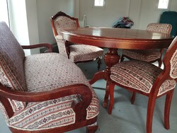 Eladó klasszikus eleganciát sugárzó antik étkezőgarnitúra – Győrben