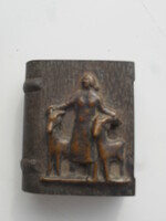 Tevan Margit bronz szobor gyufatartó