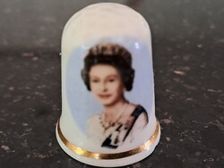 Angol porcelán gyűszű II Erzsébet királynő portréjával