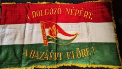 Feliratos zászló