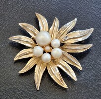 Vintage aranyozott gyöngyökkel díszített virág bross kitűző