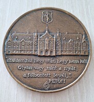 Lapis András :  Bács-Kiskun Kecskemét jelzett bronz emlék plakett Petőfi idézettel  9 cm