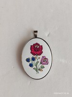 Swarovski köves allergiamentes Kalocsai mintás medál