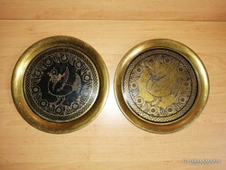 Antik magyar motívumos galamb, BÉKEGALAMB ábrázolású réz tálca párban  - átm. 22 cm (n)