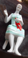 Kézzel festett porcelán  figura Lány  paprikával Hollóházi porcelán