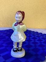 Kézi festésű aquincumi porcelán lány figura 13 cm.