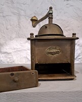 Retro kávédaráló Rekord felirattal