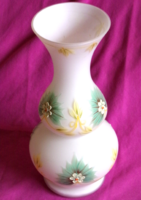 Üveg váza plasztikus virág mintával opál Bohemia 33x16cm