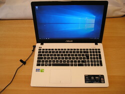 ASUS X550C laptop kiegészítőkkel