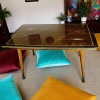Mid- Century, retro, bővíthető asztal, üveglap borítással, réz lábvégekkel