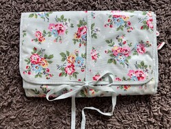 Virágos Cath Kidston piperetáska, utazó neszeszer csodás rózsákkal