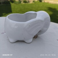Elefánt formájú porcelán kaspó eladó! 8 x 16 cm, átmérő:10 cm