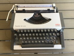 AEG Olympia Traveller de Luxe hordozható írógép tokkal
