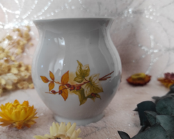 Aquicumi porcelán váza - levél és csipkebogyó mintával