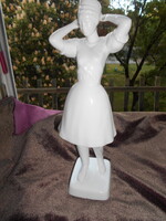 Hollóházi nagy méretű  porcelán menyecske népviseletben  30 cm