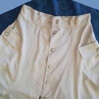 Gombos fehér szoknya, különleges lapozott szabással