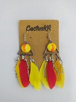 Sárga-piros tollas lógós fülbevaló