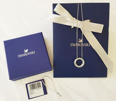 Swarovksi nyaklánc elegáns medállal, eredeti dobozában és díszcsomagolásban