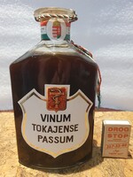 Retro tokaji 5 puttonyos aszú bor vinum tokajense passum