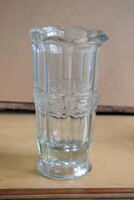 Antik öntött üveg váza , rózsa girland dszítés , vastag falú csiszolt talpú , öntvényhiba 8,5 x 16cm