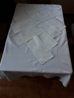 8 személyes selyemdamaszt abrosz, asztaltertő monogrammos 8 db szalvétával