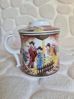 Kínai teaszűrős gazdagon díszített jelenetes porcelán bögre original csomagban