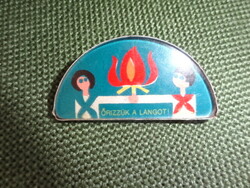 Őrizzük a lángot  retro Úttörő kitűző