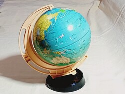 Földgömb 17cm átmérőjű FÉM gömb forgatható műanyag talapzaton 24cm magas 1960- retro