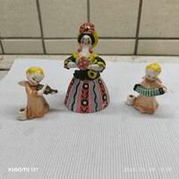 Mini kerámia figura zenélő kiskány 2 db, népviseletes hölgy eladó!