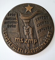 MSZMP A Lakóterületi Pártmunkáért jelzett bronz plakett P.K. díszdobozban 9,2 cm