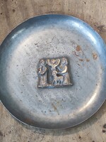 Jelzett Tevan Margit fali tál