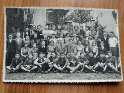 Antik fotó lap, csoportkép, 1930-1950 közötti, Mór László Fényképész, Szeghalom, méret: 14 cm x 9 cm