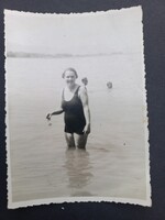 Régi fotó- képeslap - hölgy fürdőruhás képe 1940-ből