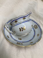 Herendi porcelán tejkiöntő és alj