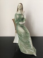 Zsolnay porcelán ülő női szobor 23cm.