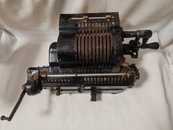 Triumphator antik mechanikus számológép
