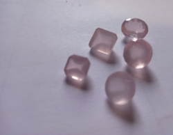 Top minőségű Afgán rózsakvarc fazettazott csiszolatok!