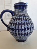 Hibátlan MR (Marzi&Remy) kerámia kancsó, kobaltkék alapon szürkés domború mintával