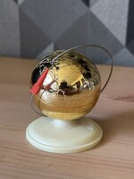 SZPUTNYIK ASZTALI DÍSZ  FÖLD KÖRÜLI RAKÉTA VOSZTOK-1, ŰRHAJÓSA JURIJ GAGARIN