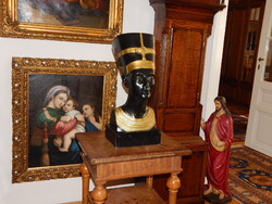 NOFERTITI  55 cm magas szinezett gipsz szobra kiváló állapotban