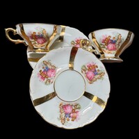 2 szett RÉGI SZÉP VÉKONY JELENETES ARANYOZOTT PORCELÁN KÁVÉS CSÉSZE KISTÁNYÉRRAL, Japán jelzéssel