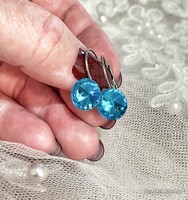 SWAROVSKI KRISTÁLYOS RIVOLI KÖVES, RAGYOGÓ SZÍNŰ FRANCIA KAPCSOS STABIL FÜLBEVALÓ