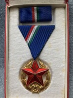 Közbiztonsági Érem arany fokozata saját dobozában