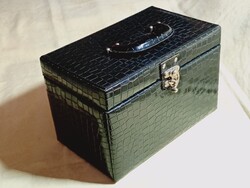 Ékszertartó táska doboz kígyóbőr mintás lakk koffer kis bőrönd 30x18x20cm