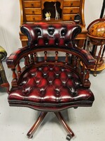 Klasszikus bőrrel bevont újszerű állapotú eredeti Chesterfield bőr forgószék gurulós szék
