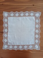 Horgolt rececsipkés antik díszzsebkendő Zsuzsa monogrammal