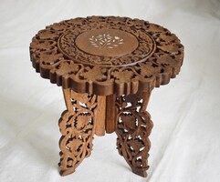 Faragott , intarziás fa asztalka , posztamens , virágtartó , hokedli indiai kézműves 30 x 32 cm
