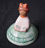 Retro Kerámia figura , zsúrizett Iparművészeti vállalat 8 x 7,5 cm