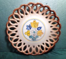 Festett-fonott, virágmintás, jelzett kerámia fali tányér /Habán dizájn.../  22 cm, 430 gramm