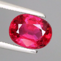1.30ct 8x6mm Szépséges, Valódi Rubellit Turmalin Ékkő